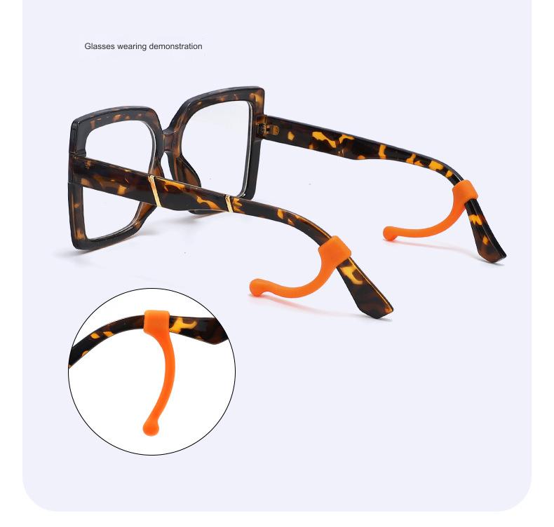 Silicone sports eyeglass retainer grips, fit detail