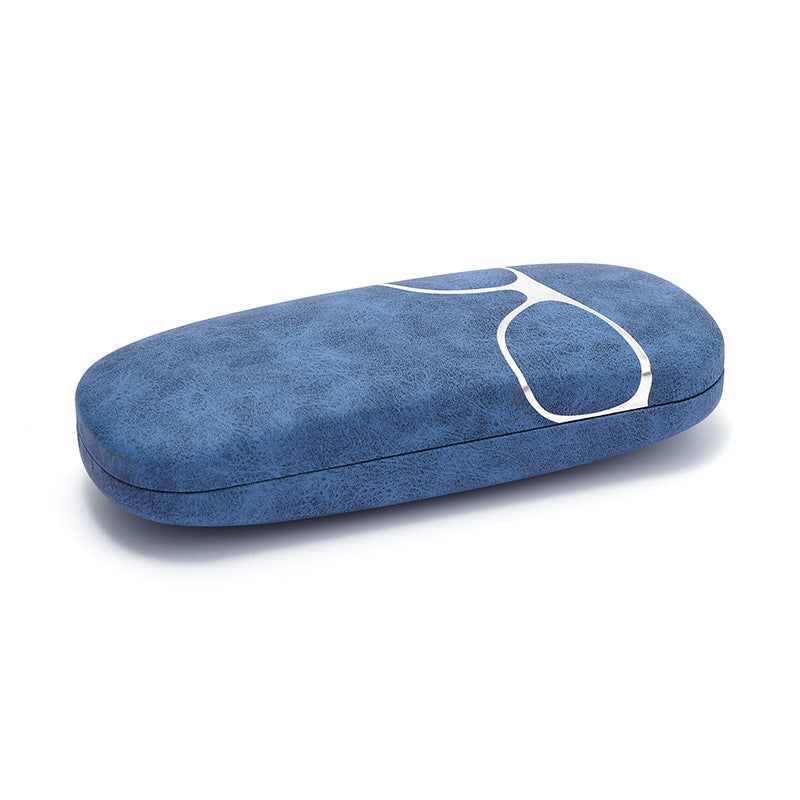 Compact protective glasses case, closure detail